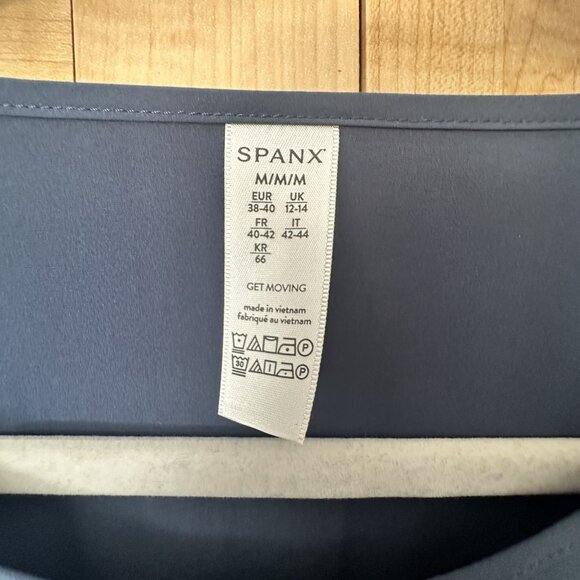 SPANX Yes Pleats Shirt Womens Medium Navy Blue Active Stretch UPF 50 Athleisure - Picture 2 of 5